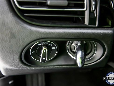 Used 2021 Porsche Macan S w/ Premium Package image 27