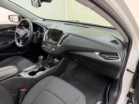 Used 2018 Chevrolet Malibu LT FWD image 11