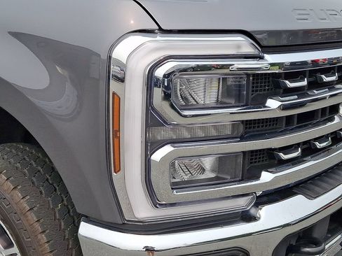 Used 2025 Ford F250 4x4 Crew Cab Super Duty image 9