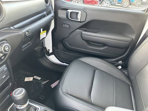 New 2023 Jeep Gladiator Sport image 26