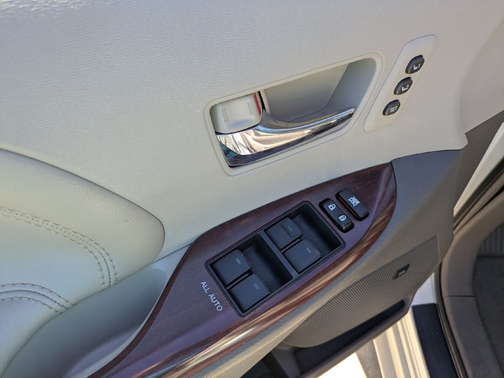 Used 2012 Toyota Sienna Limited w/ Premium Pkg FWD image 7