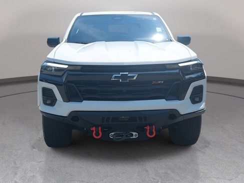 Used 2025 Chevrolet Colorado Z71 w/ Technology Package AWD/4WD image 2