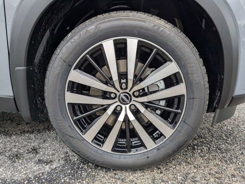 New 2025 Nissan Pathfinder Platinum w/ Cargo Package image 12