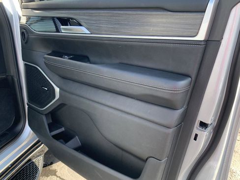 Used 2024 Jeep Wagoneer Series III image 12