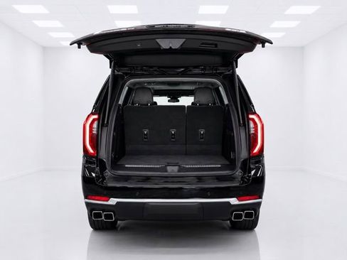 Used 2026 GMC Yukon Denali w/ Sun & Power Step Package AWD/4WD image 9