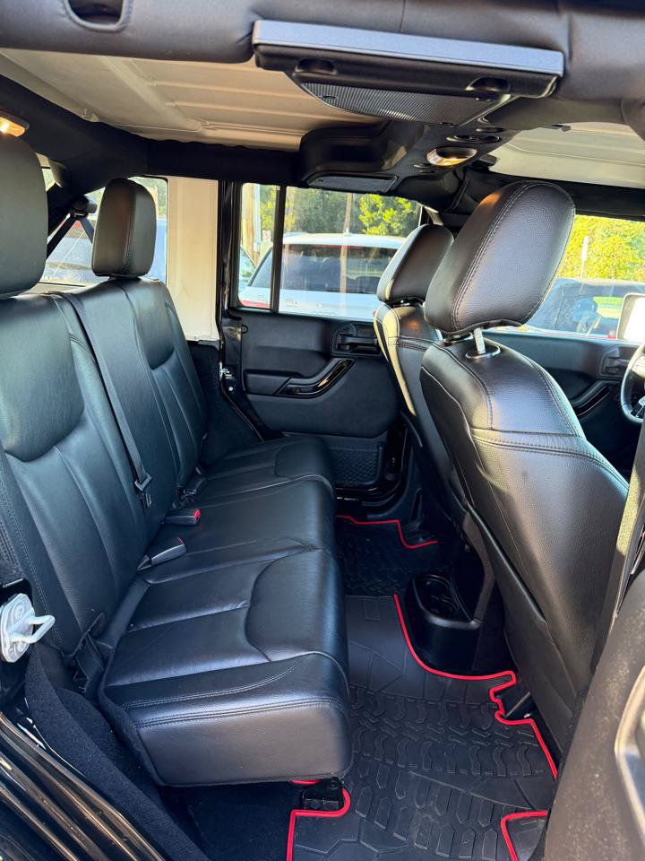 Used 2015 Jeep Wrangler Unlimited Sahara AWD/4WD image 16