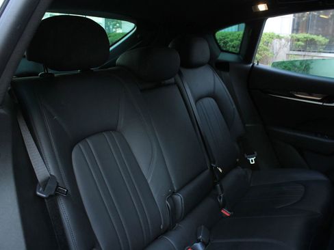 Used 2022 Maserati Levante GT AWD/4WD image 23