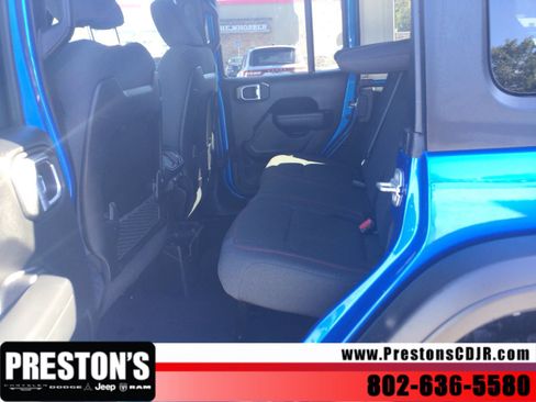 Used 2025 Jeep Wrangler Unlimited Rubicon AWD/4WD image 25
