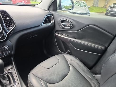 Used 2019 Jeep Cherokee Limited FWD image 11