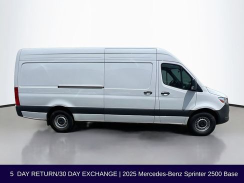 Used 2025 Mercedes-Benz Sprinter 2500 image 8