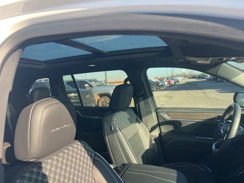 Used 2025 GMC Acadia Denali w/ Super Cruise Package image 9