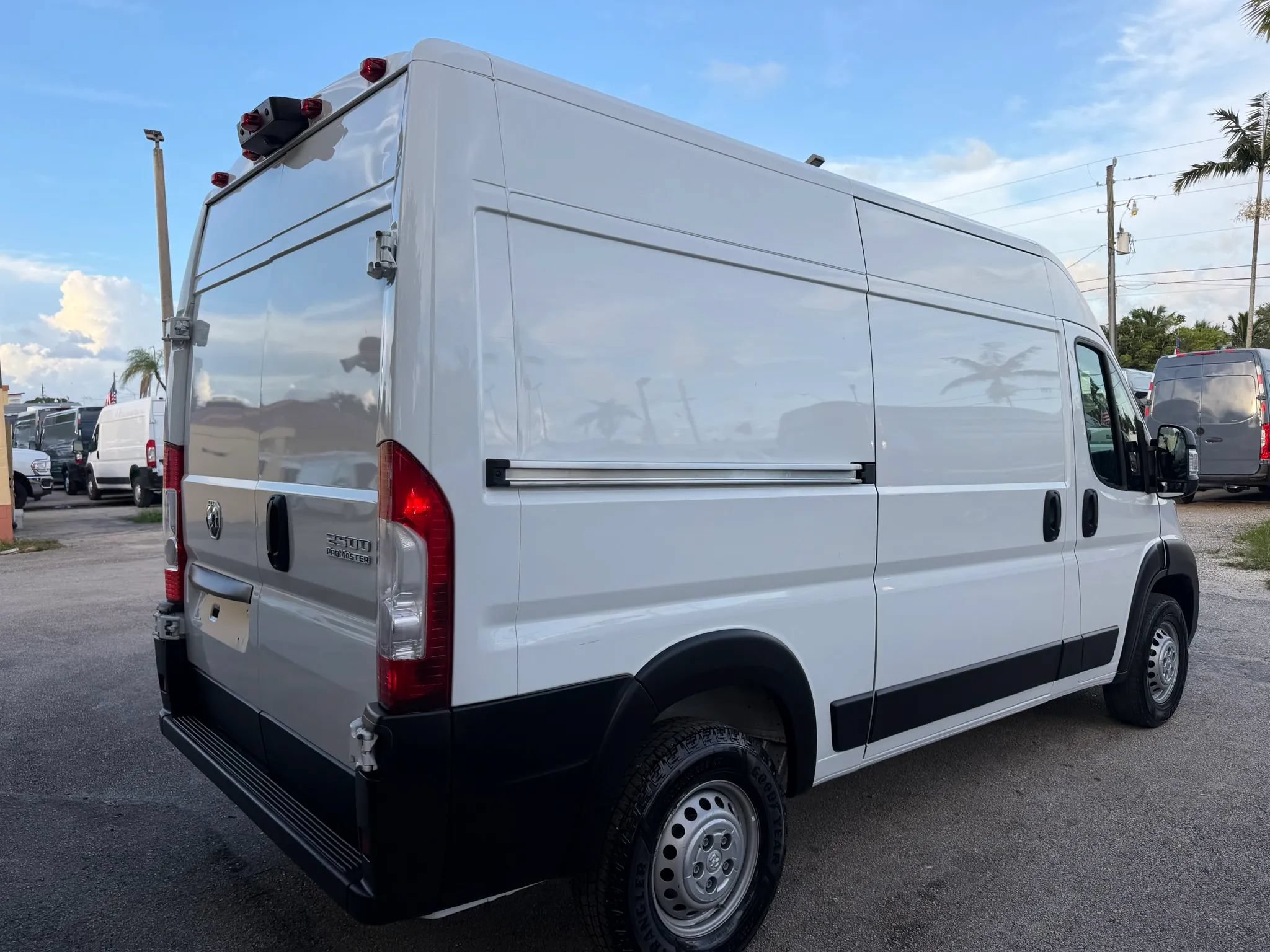 Used 2025 RAM ProMaster 2500 w/ Convenience Group FWD image 6
