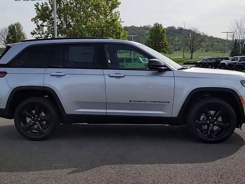 New 2026 Jeep Grand Cherokee Limited AWD/4WD image 9