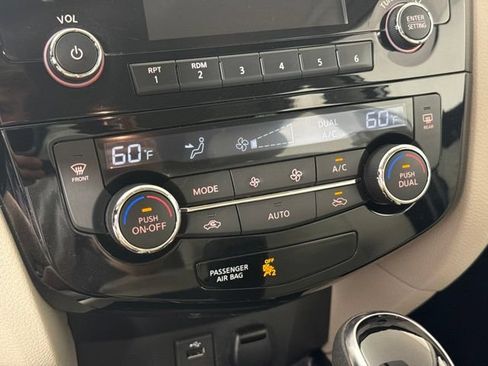 Used 2018 Nissan Rogue Sport SV AWD/4WD image 23