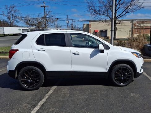 Used 2022 Chevrolet Trax LT w/ Sport Edition image 8