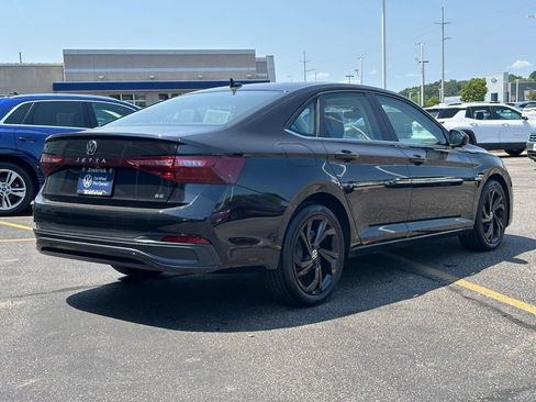 Certified 2025 Volkswagen Jetta SE w/ Sunroof Package FWD image 3
