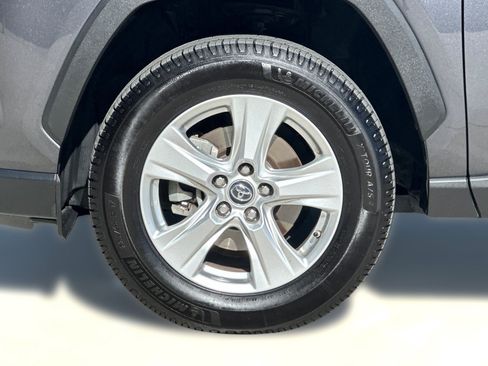 Used 2019 Toyota RAV4 XLE w/ Convenience Package FWD image 11