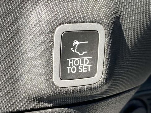 Used 2023 Jeep Grand Cherokee Limited image 13