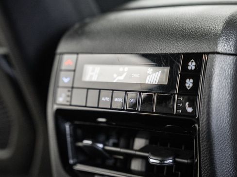 Used 2024 Jeep Grand Cherokee L Limited w/ Luxury Tech Group II image 37