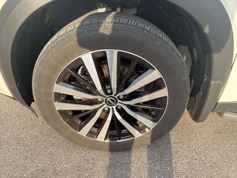 Used 2024 Nissan Pathfinder Platinum image 13