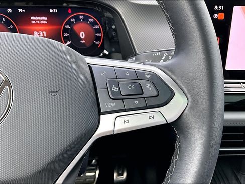 Used 2025 Volkswagen Atlas Peak Edition SE AWD/4WD image 16
