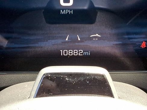 Used 2024 Chevrolet Traverse RS FWD image 13