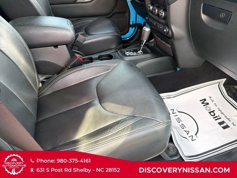 Used 2018 Jeep Wrangler Unlimited Sahara AWD/4WD image 36