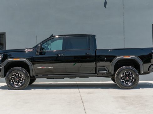 Used 2026 GMC Sierra 2500 AT4X AWD/4WD image 2