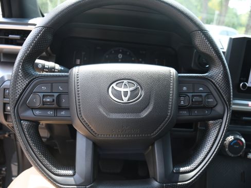 Certified 2025 Toyota Tacoma SR5 AWD/4WD image 12