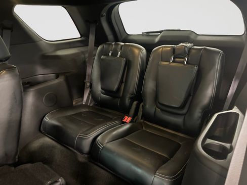 Used 2014 Ford Explorer XLT w/ Equipment Group 201A FWD image 15
