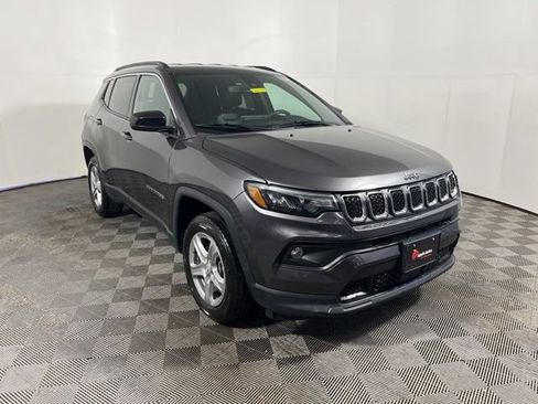 Used 2024 Jeep Compass Latitude image 1