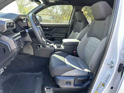 Used 2025 Toyota Tacoma TRD Sport image 15