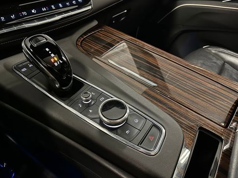 Used 2022 Cadillac Escalade Premium Luxury w/ LPO, Illumination Package image 10