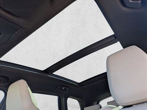 Certified 2025 BMW X1 M35i w/ Premium Package image 17