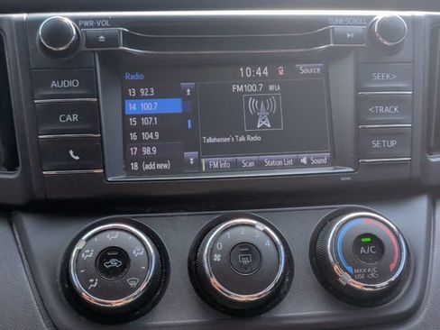 Used 2018 Toyota RAV4 LE FWD image 23