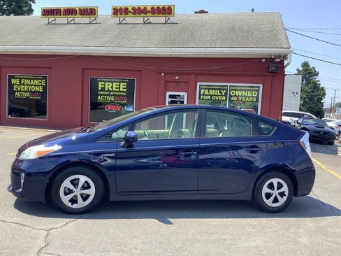 Used 2014 Toyota Prius Three w/ Solar Roof Package FWD image 4