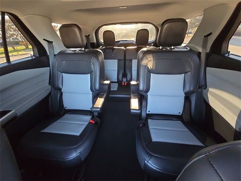 Used 2022 Ford Explorer XLT w/ Equipment Group 202A image 21