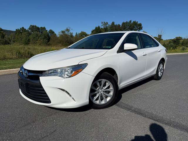 Used 2017 Toyota Camry LE FWD image 1