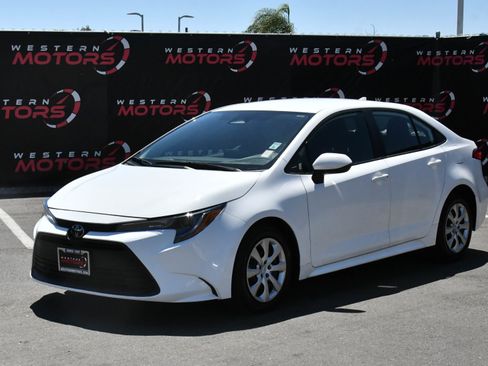 Used 2025 Toyota Corolla LE FWD image 3