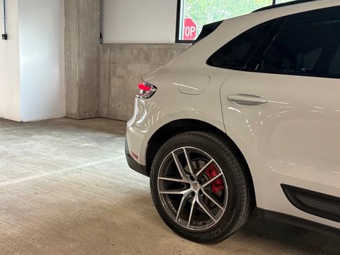 Used 2023 Porsche Macan S AWD/4WD image 10