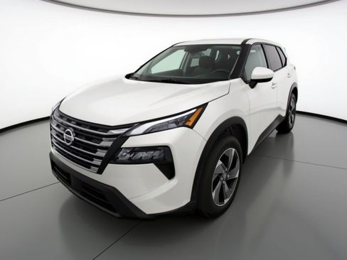 Used 2025 Nissan Rogue SV image 3