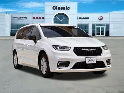 New 2025 Chrysler Pacifica Select
