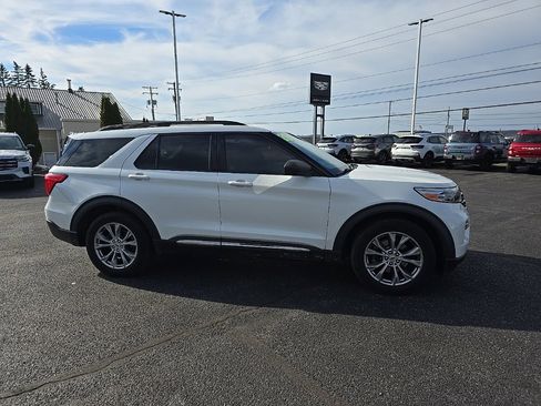 Used 2020 Ford Explorer XLT w/ Equipment Group 202A image 5