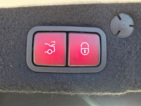 Used 2021 Mercedes-Benz C 300 4MATIC Sedan image 19