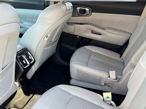 Used 2022 Kia Sorento SX Prestige image 12