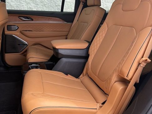 Used 2024 Jeep Grand Cherokee L Summit AWD/4WD image 23