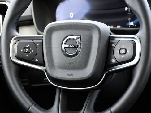 Certified 2025 Volvo XC40 B5 Core AWD/4WD image 18