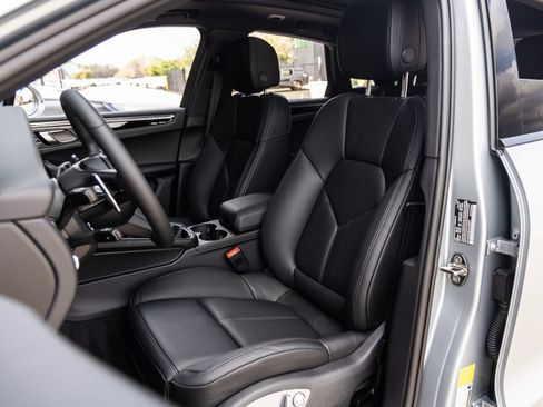 Certified 2026 Porsche Macan AWD/4WD image 5