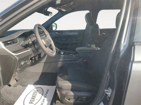 New 2025 Jeep Grand Cherokee L Laredo image 9