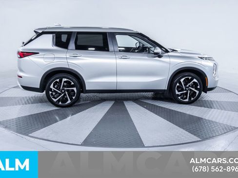 Used 2024 Mitsubishi Outlander SE image 11